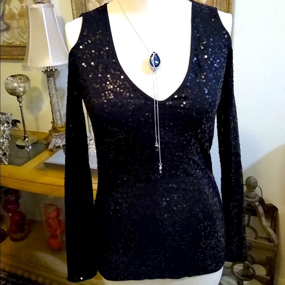 Cache Tops - Elegant Cachè top, gently wear.